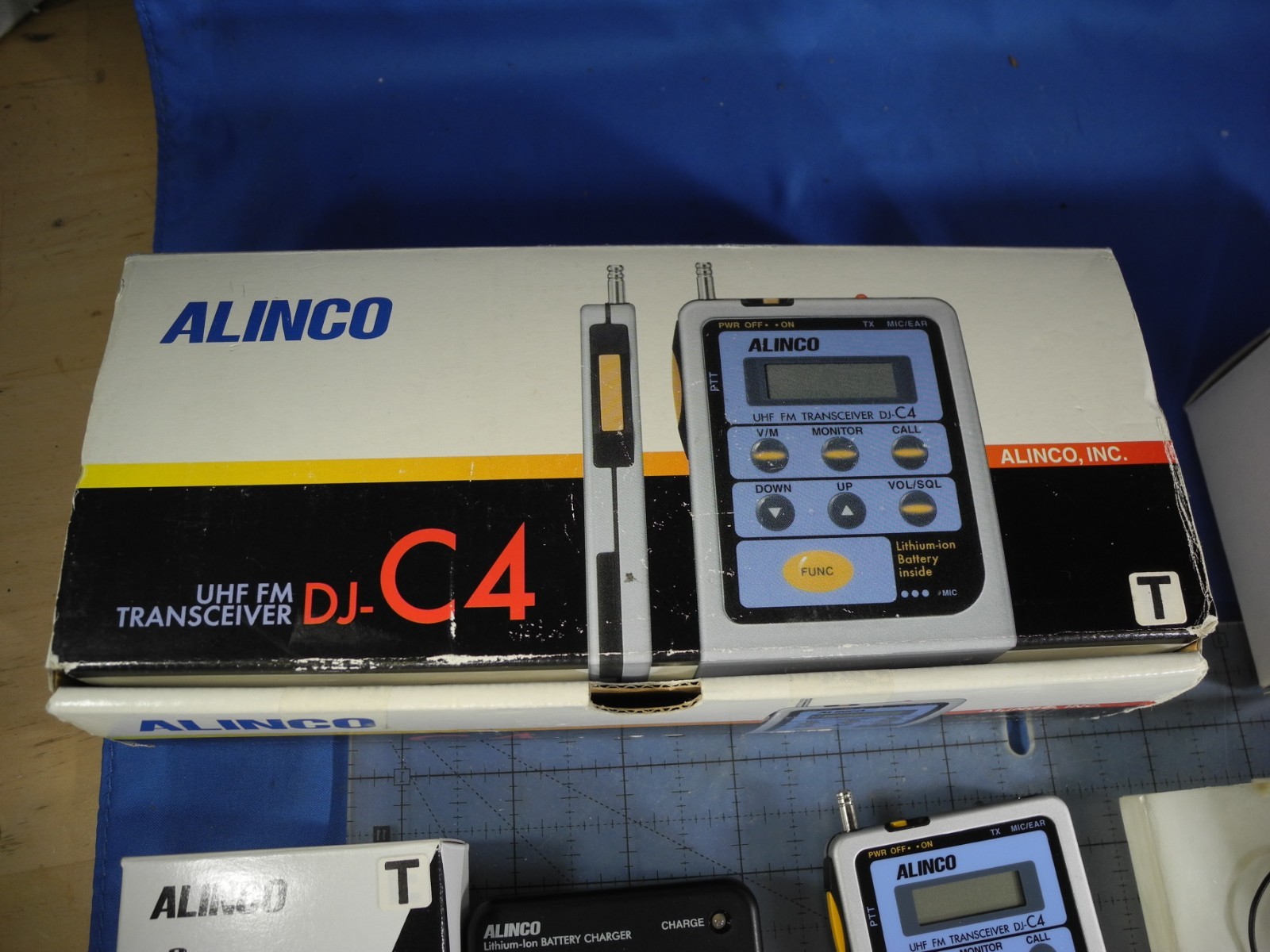 RARE! Alinco DJ-C4 UHF (440MHz) Credit Card Transceiver in box! (Tested!)