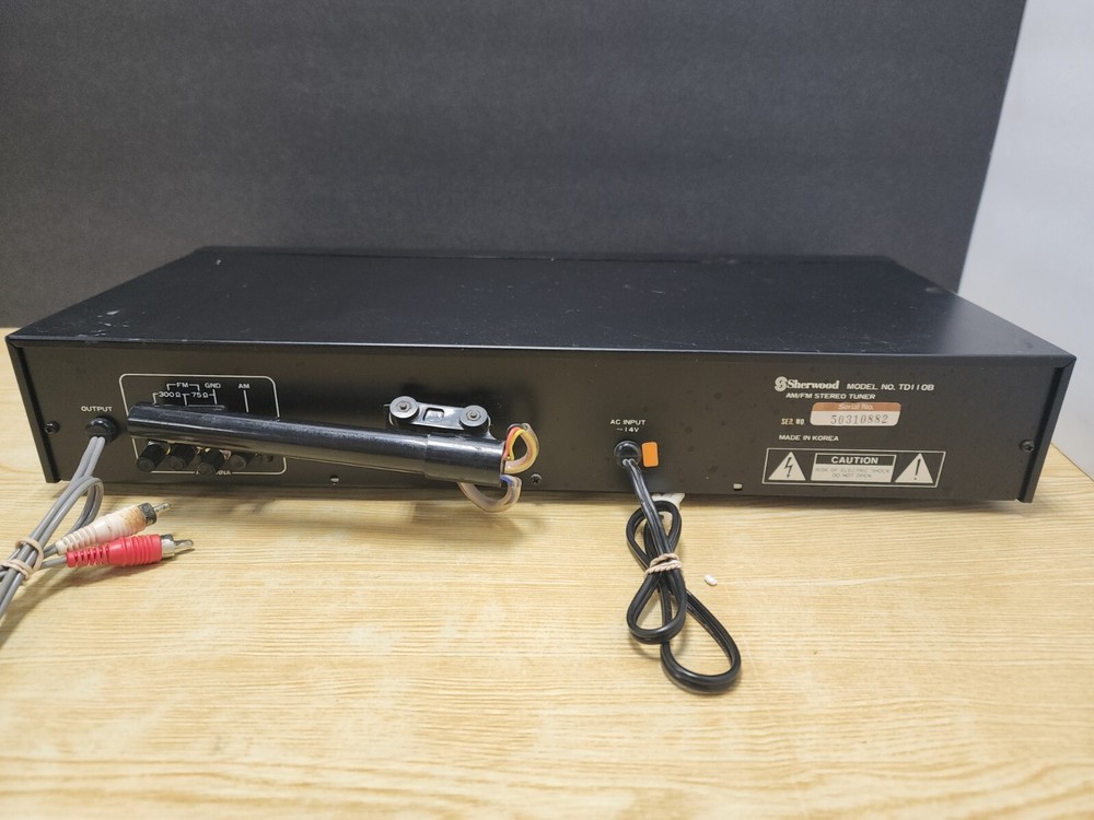 Sherwood FM/AM Stereo Tuner TD110B Untested