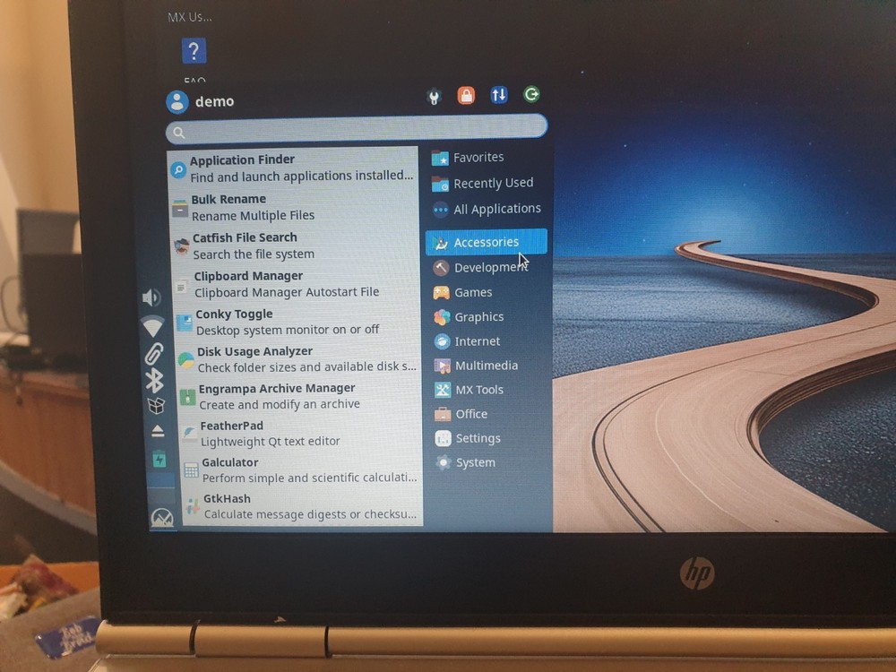 Linux MX V25.1, Xfce, 64-bit, Bootable Live and Install USB Flash Drive