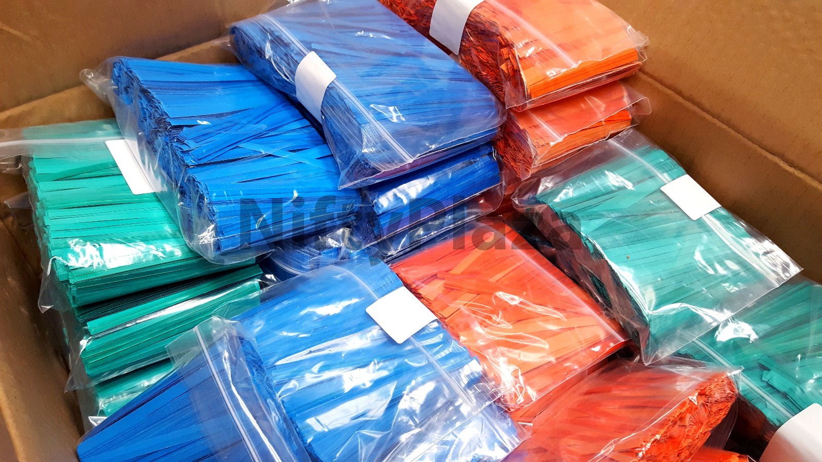 NiftyPlaza 1000 4-Inch Plastic Coated Twist Ties for Cello