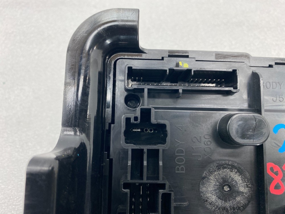 ⭕20-24 Tesla Model Y Right Low Voltage Controller Electronic Module 1497846-00-F