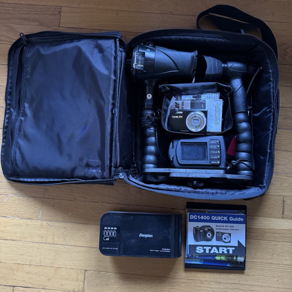 Sealife DC1400 HD Digital Underwater Camera Bundle With Lights