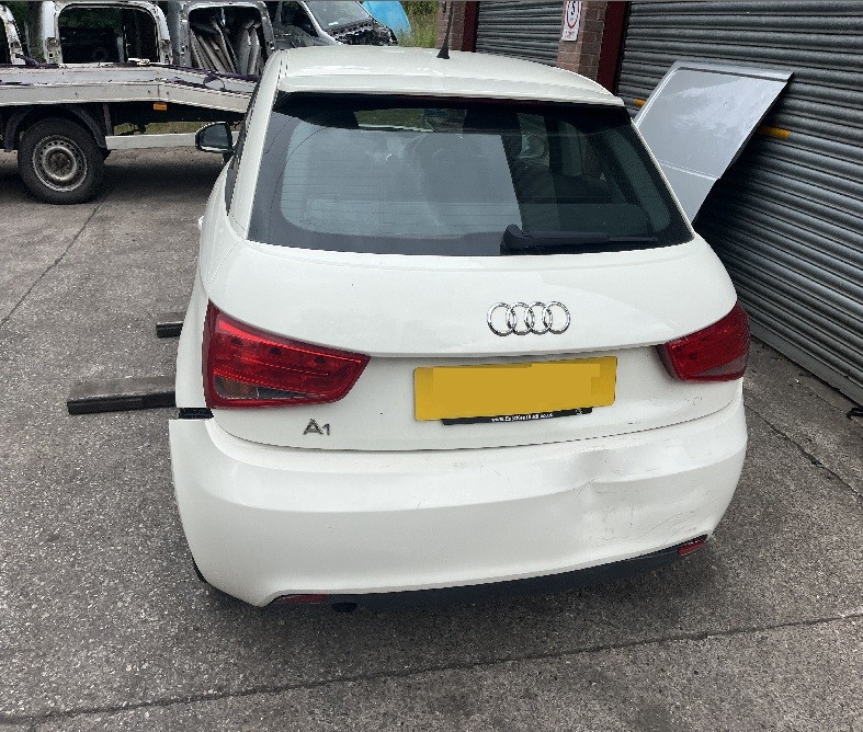 AUDI A1 WARNING TRIANGLE 2010-2015