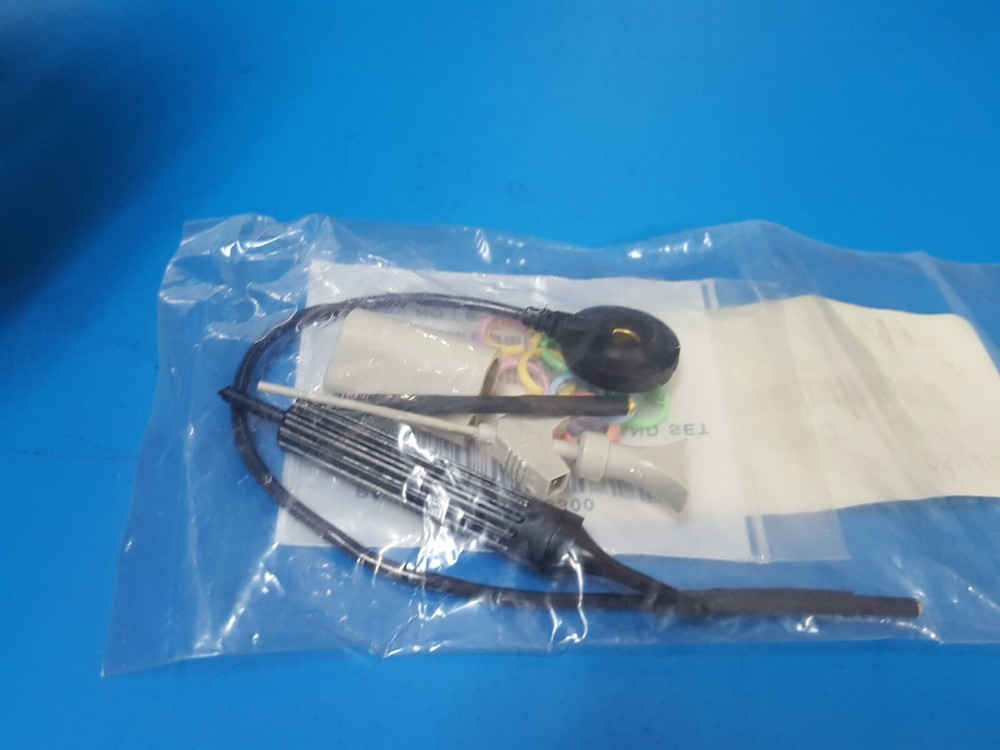 Tektronix_020195600: Oscilloccope Probe Accessory Kit (8)