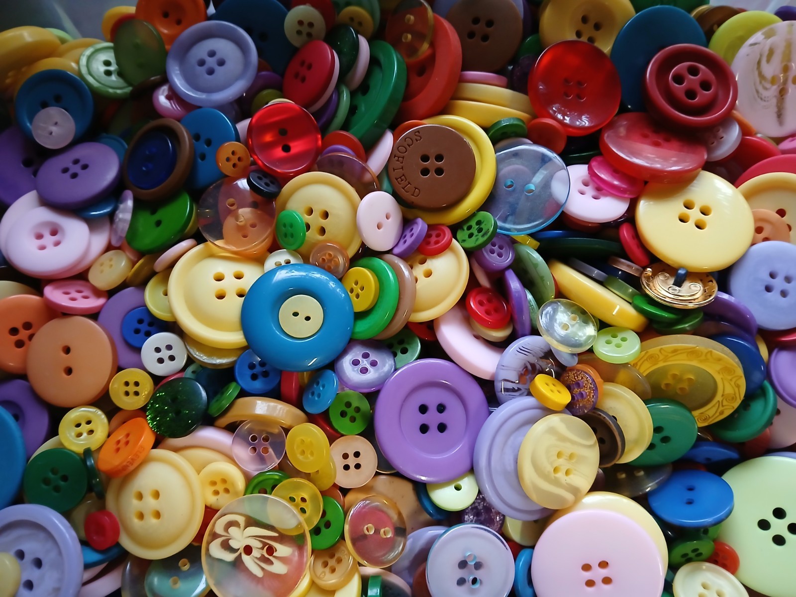 1000, 500, or 200 Sewing Buttons: Assorted Mix of New and Vintage
