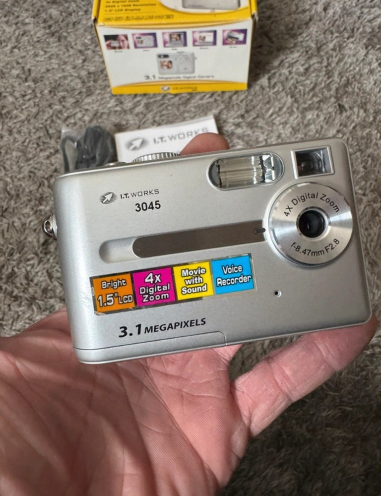 IT Works Digital Camera 3045 3.1MP Silver Tested