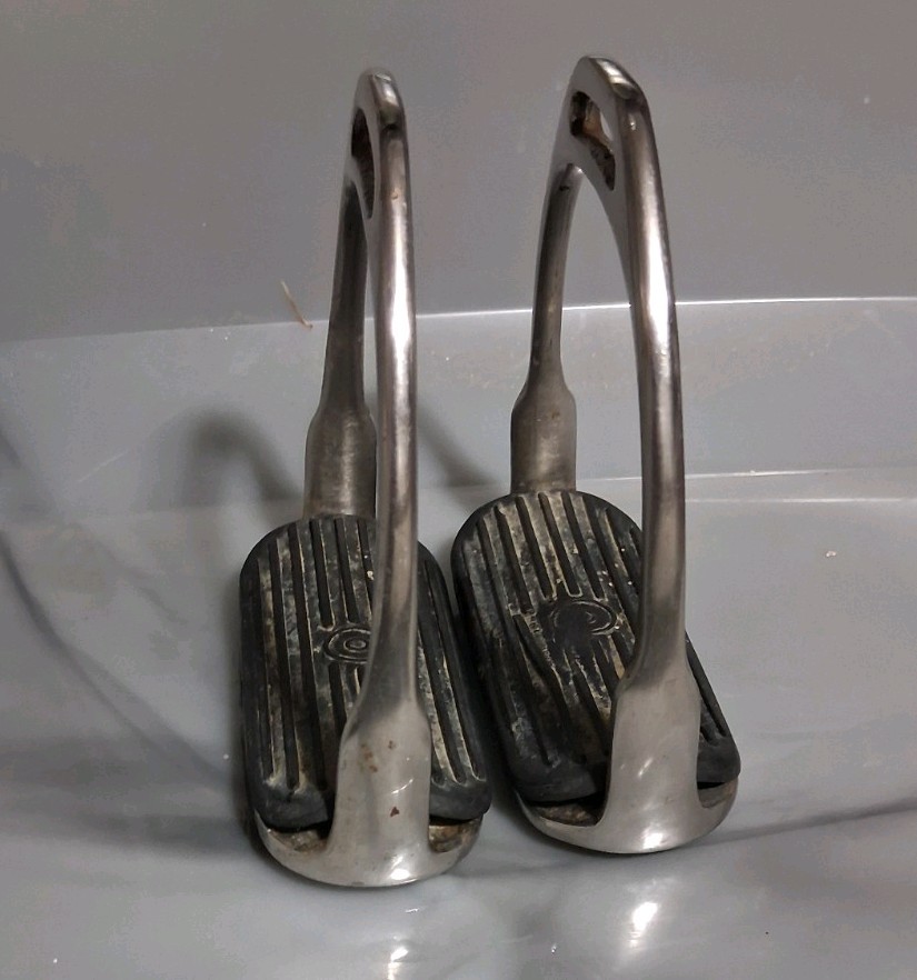 Pre-owned, English Stirrup Irons, 4.25"