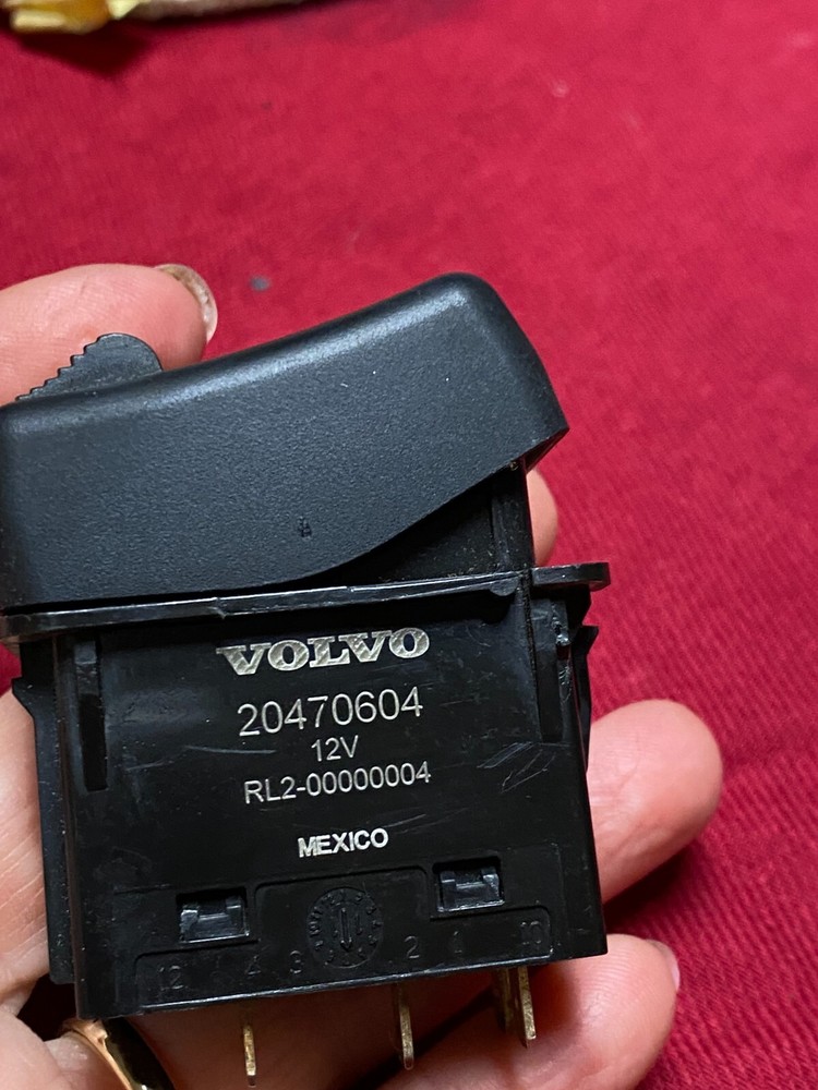 VOLVO OEM Differential Lock SWITCH, 20470604