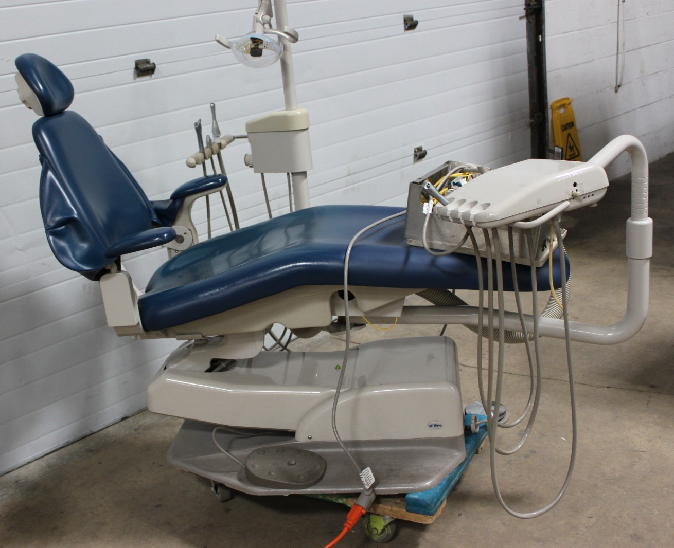 Adec Dental Patient Proma Exam Procedure Chair Unit & Light. Pls see the picture