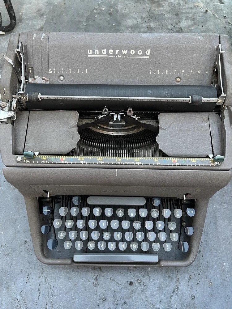 Antique UNDERWOOD SX Model TYPEWRITER Gray work