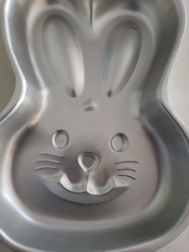 WILTON Bunny Rabbit CAKE PAN 2003 EASTER Holiday #2105-2074 Bake Baking