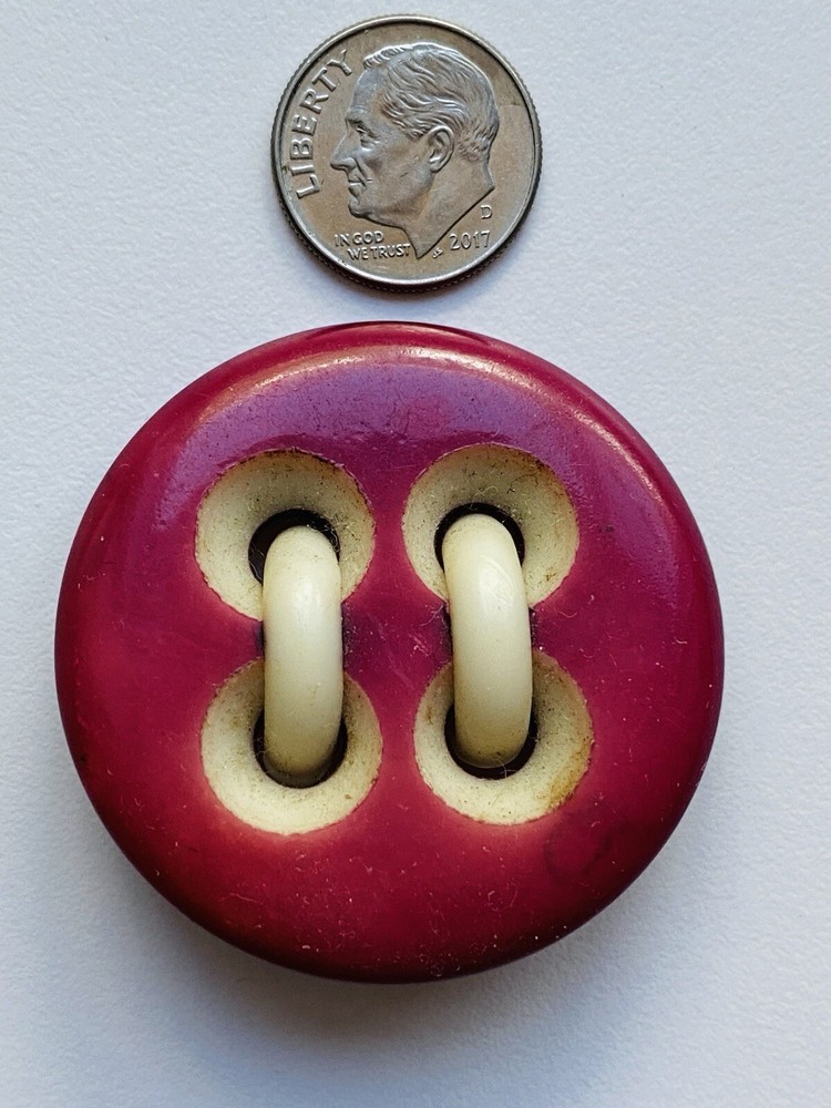 One Dozen Vintage Celluloid Buttons 2472)
