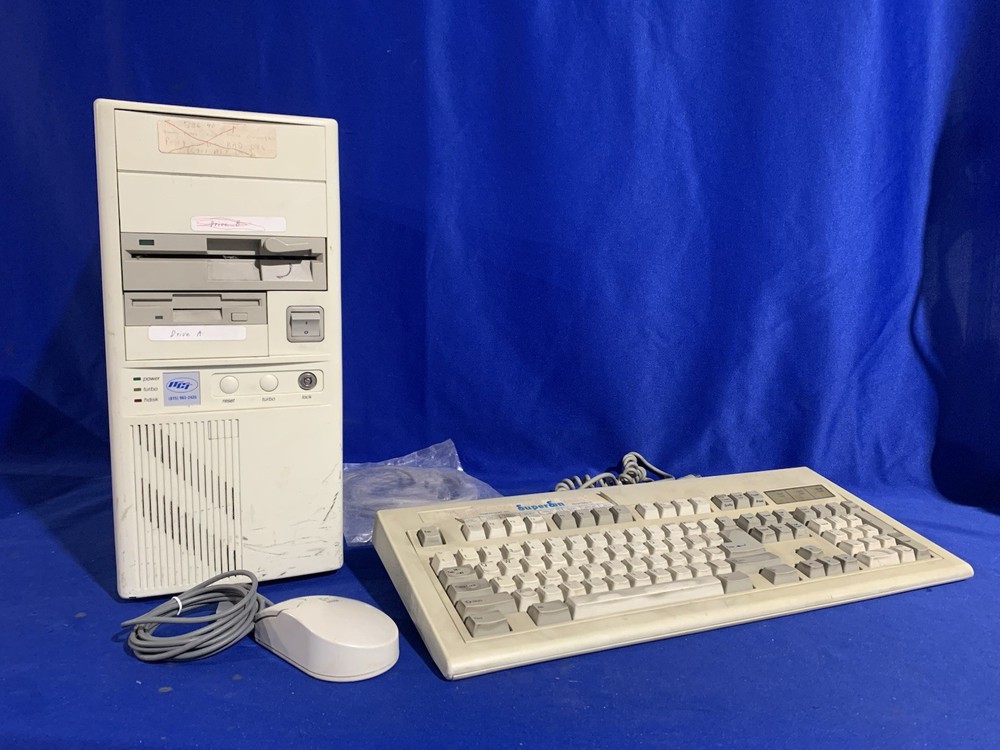 NCI Numeri Comp Inc Vintage PC + Keyboard, Mouse, Cables - Powers On