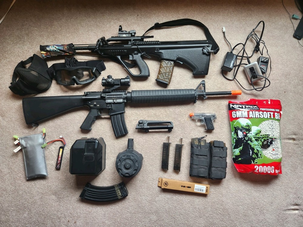 Airsoft AUG. Extra Mags, Drum Mag, Extra Batteries, Extra Gear