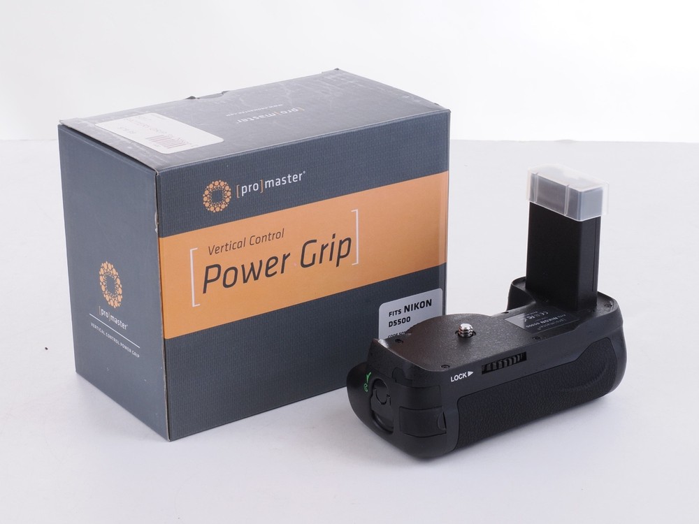 NEW Promaster Vertical Power Grip for Nikon D5500 #5017