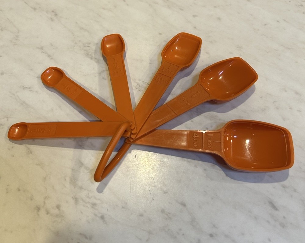 VINTAGE TUPPERWARE OrangeMEASURING CUPS & Spoons