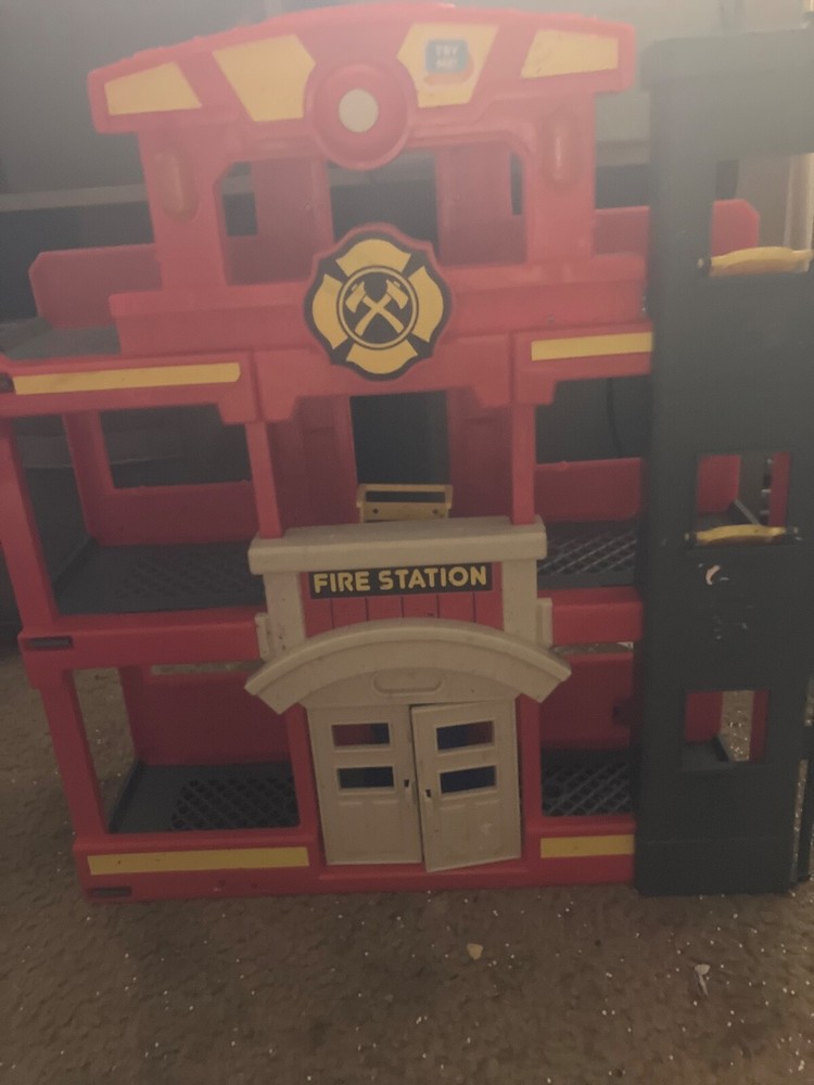 Kids firehouse toy