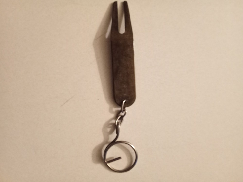 Moose Ridge Golf Course Golf Tee Puller Metal Keychain, 3", Used