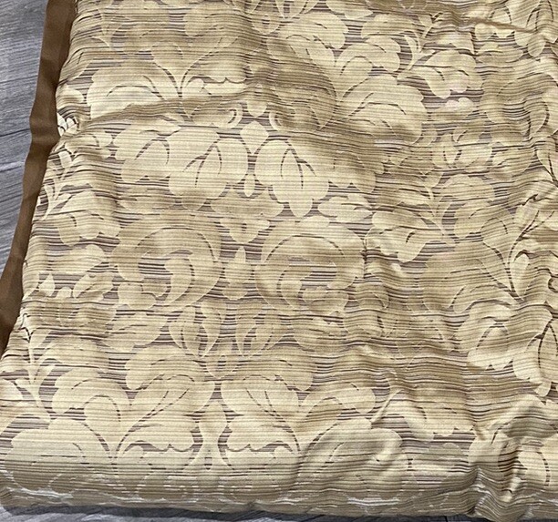 Arrow Queen Comforter Pristine Condition