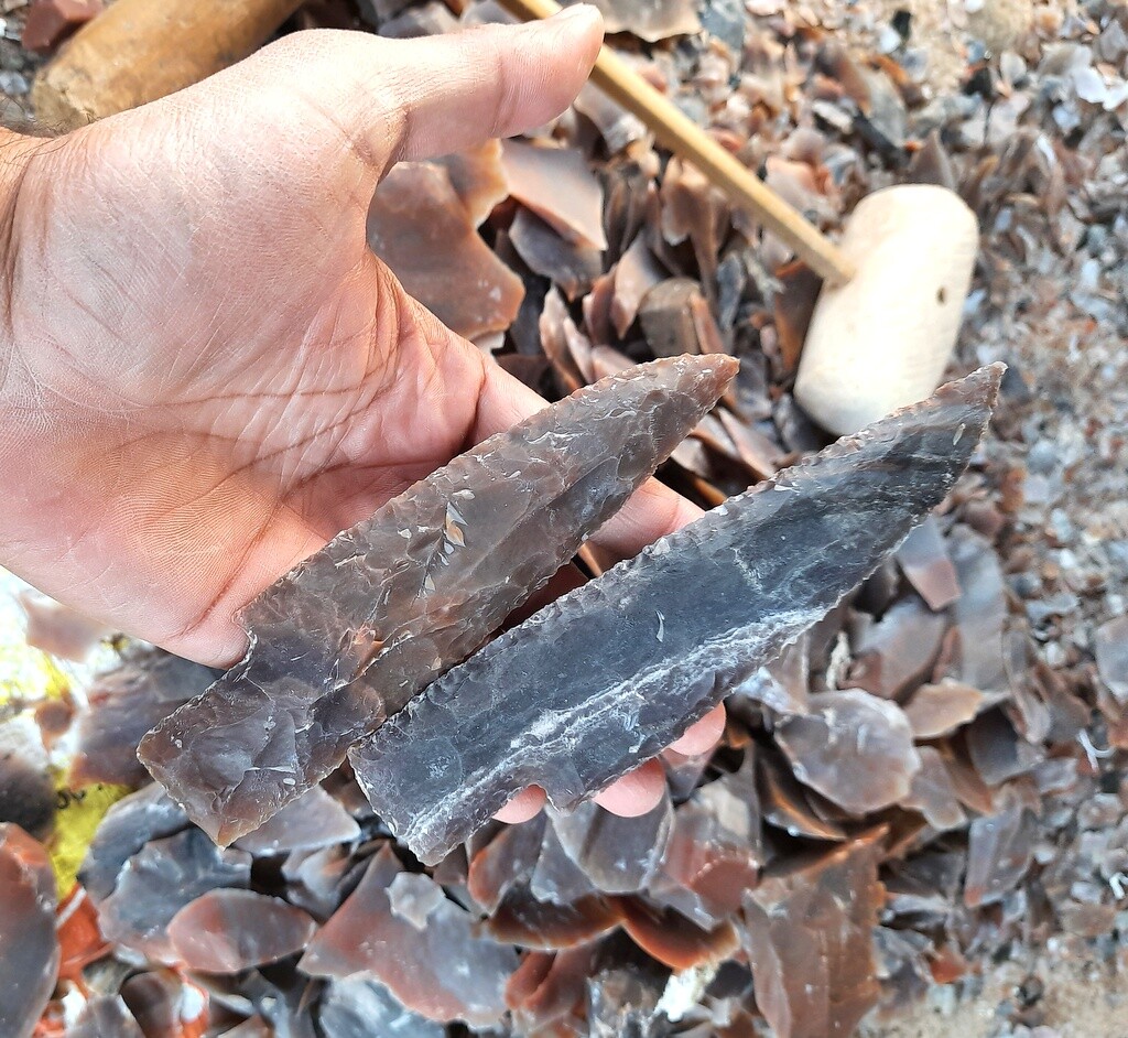 Agate Knife Arrow Head Healing Natural Stone Figurine Reiki Flint Spear Knife