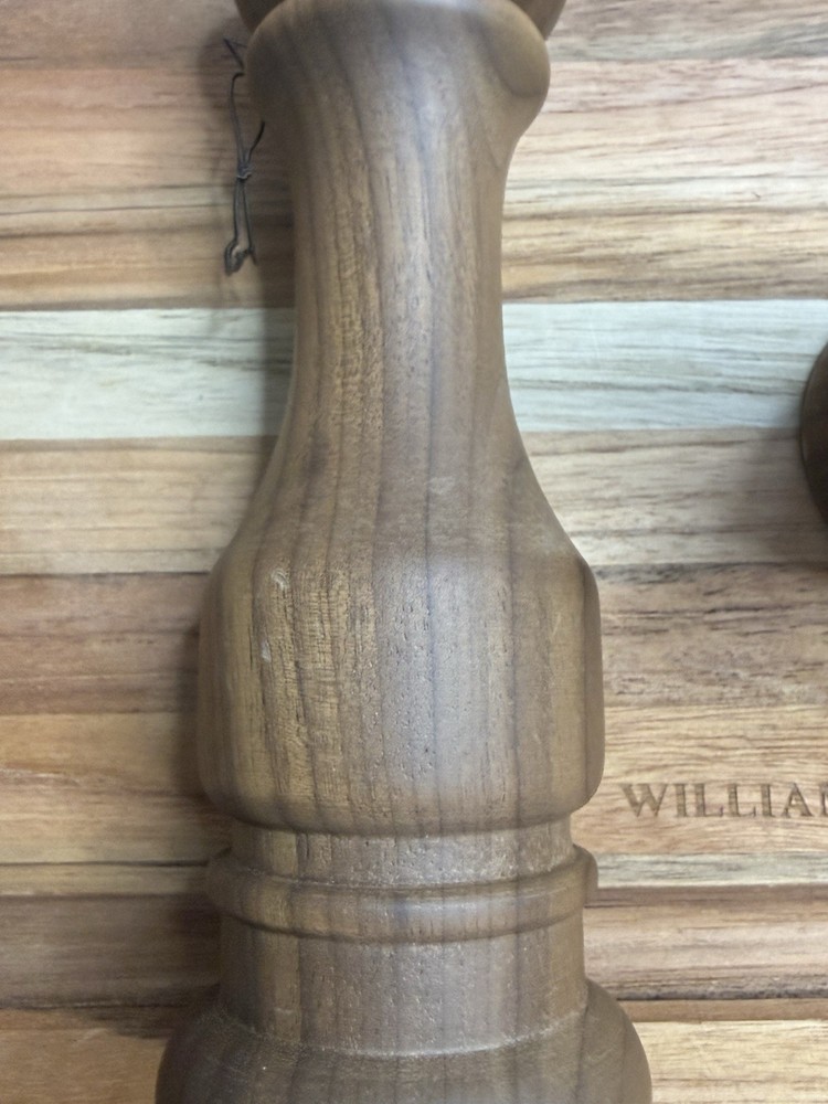 Williams Sonoma 7” Walnut Salt & Pepper Mill Set, Open Box Read