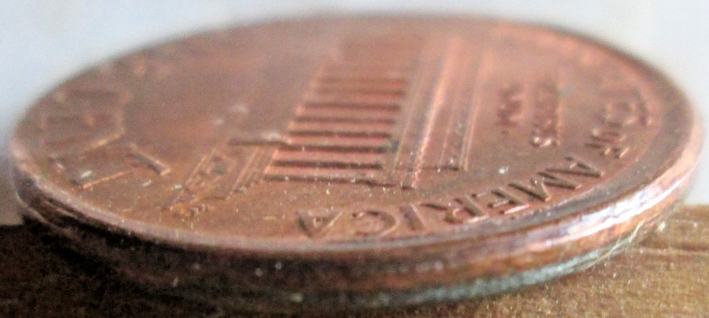 2005-P MEMORIAL CENT TILTED COLLAR STRIKE ERROR, MS-RED, CIRCULATED