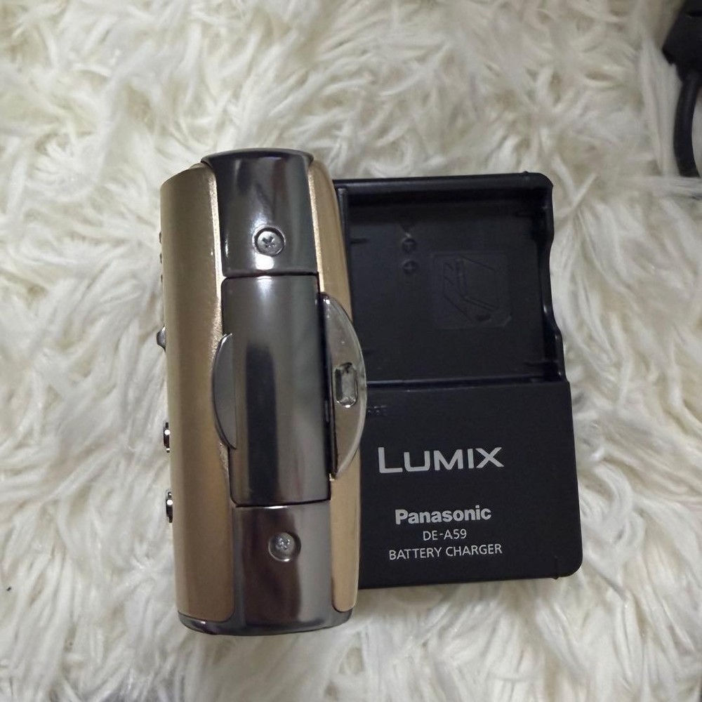 Panasonic DMC FX70 Compact Digital Camera Gold pre-owned condition