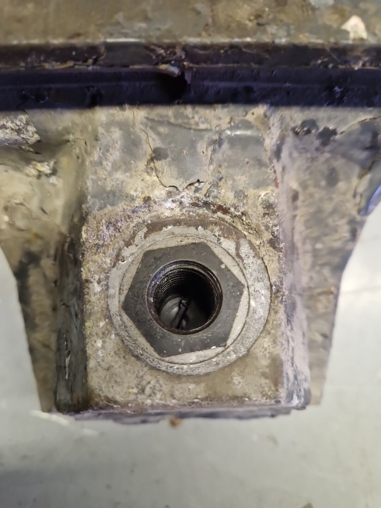 DAF XF106 ENGINE MOUNT L=R