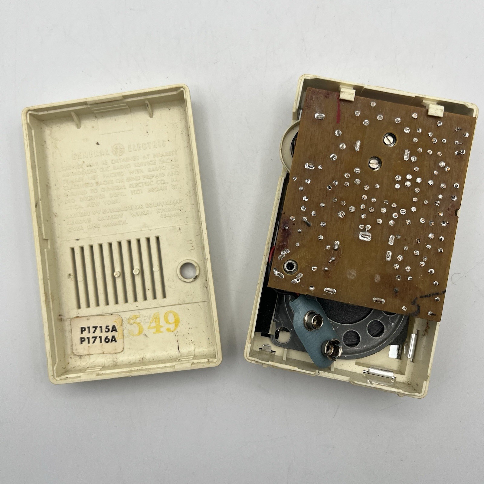 General Electric Accent Line 8 Transistor Radio - Cream - Works - READ BELOW