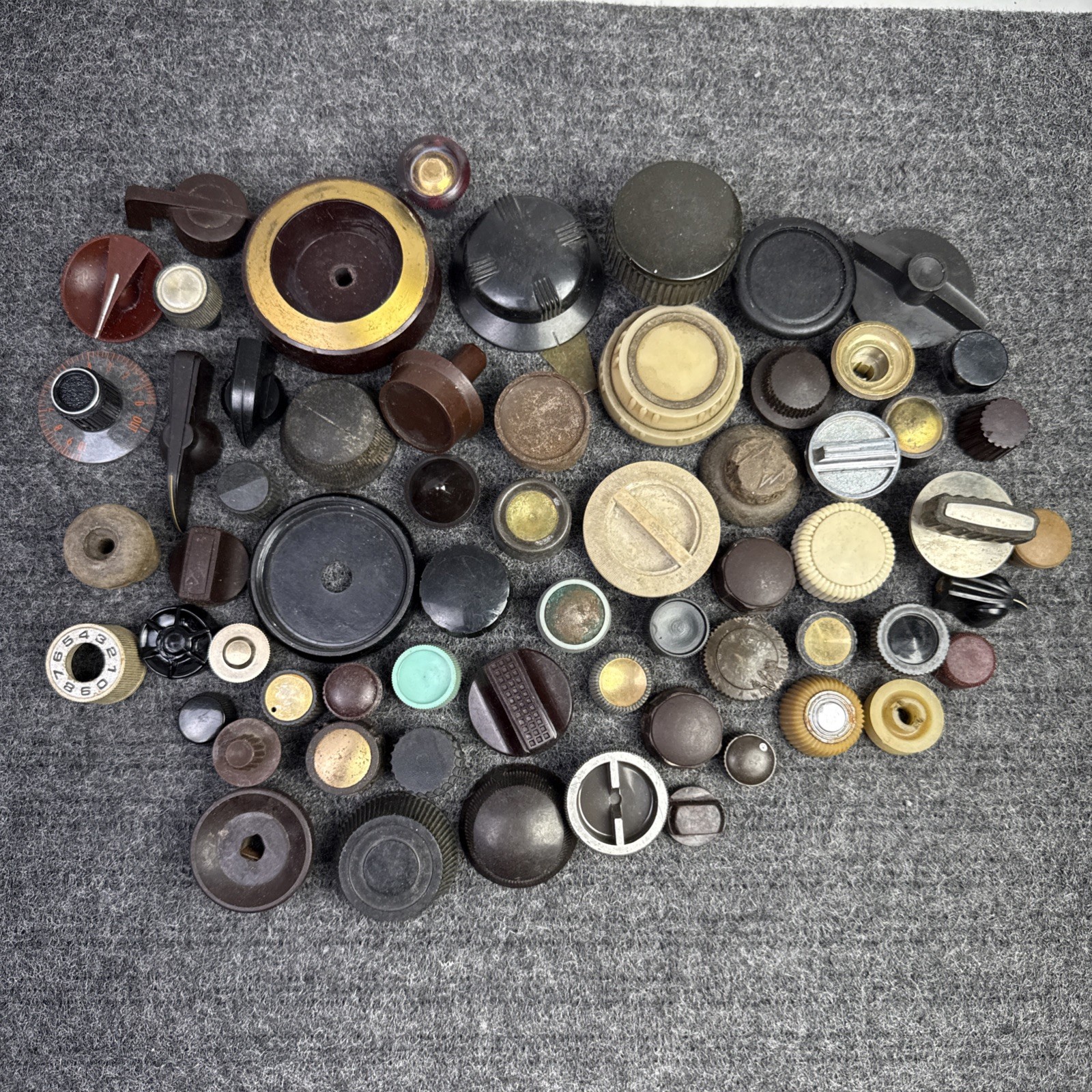 50+ Vintage Radio / TV / Equipment Knobs Used Midcentury Plastic Bakelite LOT