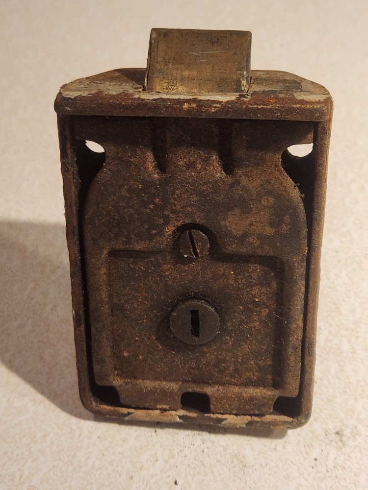 Antique Spring Load Suface Lock Thumb Latch