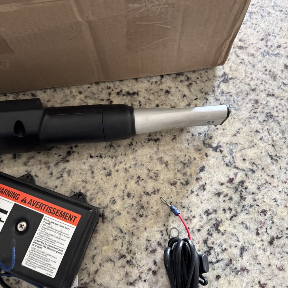 Mighty Mule 271 Automatic Gate Opener Kit with Remote -Barely used