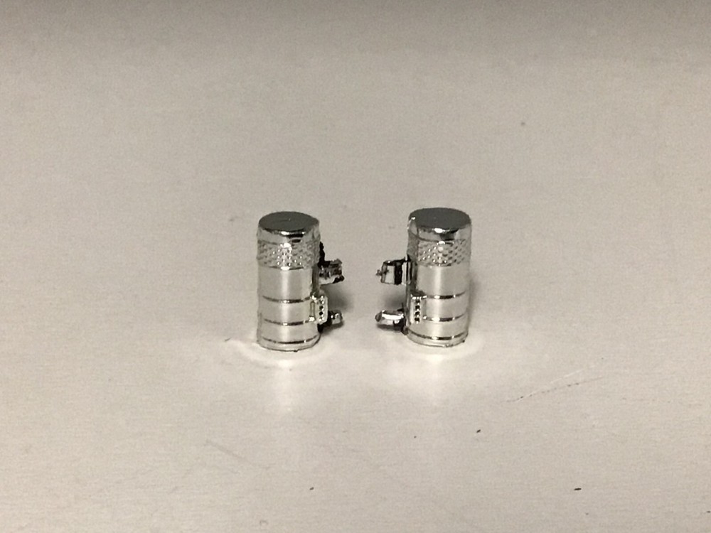 2 DCP 1/64 PETERBILT 379/389 CHROME BREATHERS