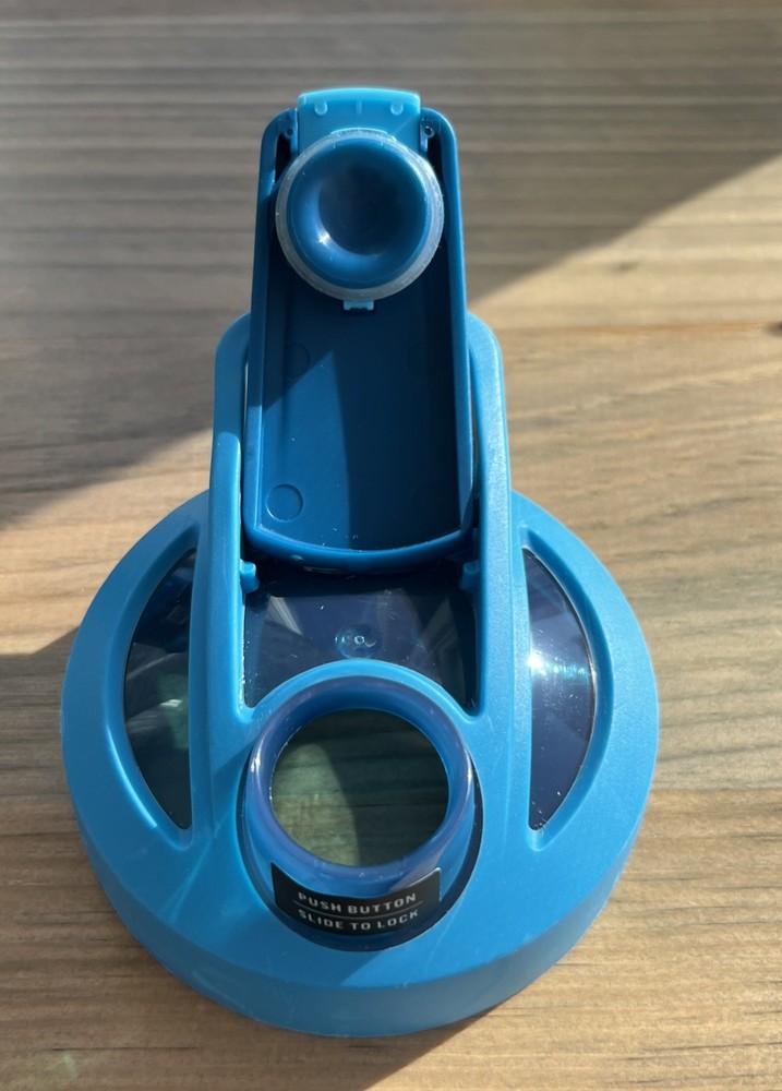 Blender Bottle Shaker Bottle With Lock NEW Blue Loop Top Push Button Mixer