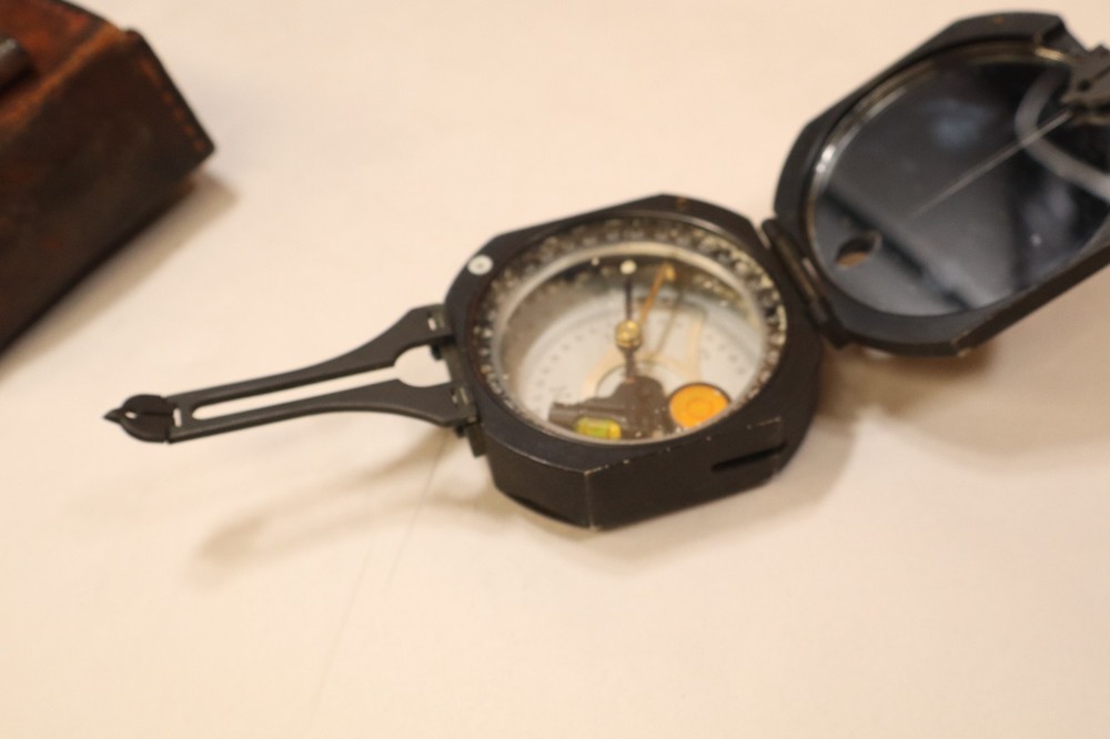 charvoz compass In M19 Carring Case w/ Broken Snap