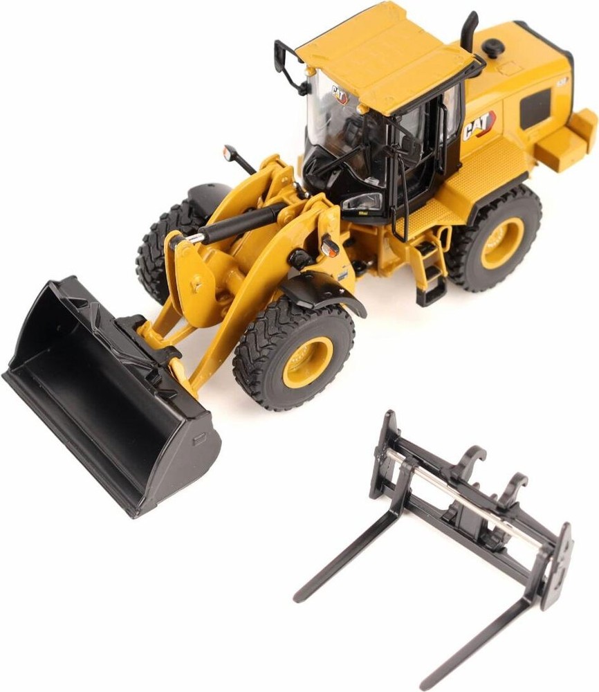 Cat 930 Wheel Loader in 1:50 scale by Diecast Masters