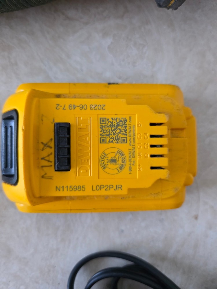 DeWalt DCS382, DCF850, DCB107