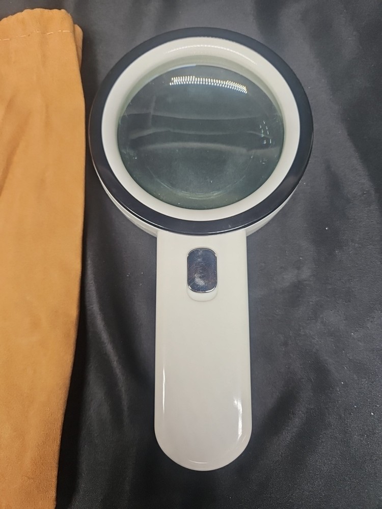 Handheld Magnifier With Pouch