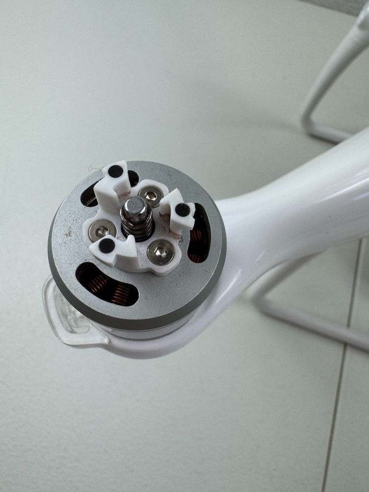 DJI Phantom 4 Pro 4K Camera Drone - White WM331A Bundle DRONE + CAMERA ONLY