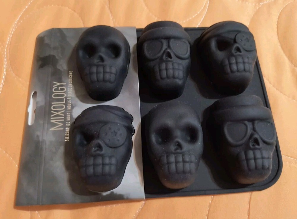 Mixology Black Different Skulls ICE Cube Mold Tray Maker Silicone Barware New!