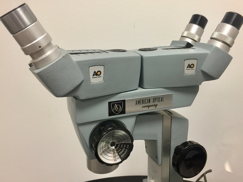 American Optical Cycloptic Dual Head Microscope 56C-103 w light source