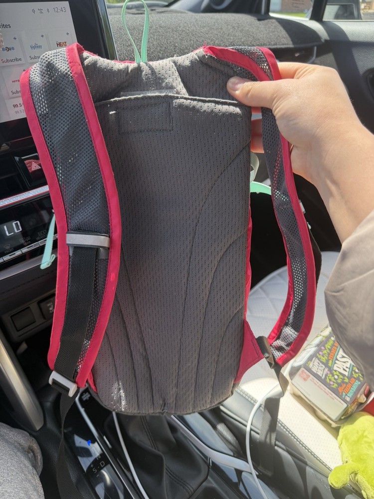 CamelBak Hydration Backpack Daypack Small 0-5L Zip 2 Pockets Red/Gray