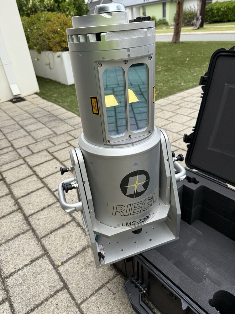 RIEGL  Z 390i 3D Laser scanner