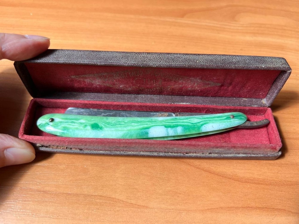 VINTAGE Soviet STRAIGHT RAZOR WITH CASE "Moskow" USSR Etching 1954