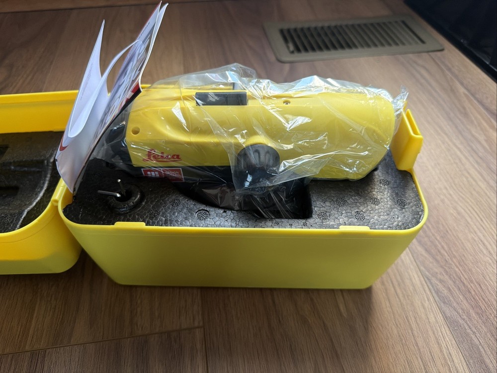 Leica Geosystems 840386 NA532 Automatic Optical Level