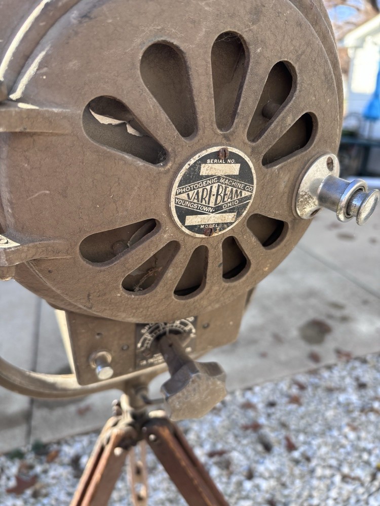 FRESNEL LIGHT VERI-BEAM 7750 PHOTOGENIC MACHINE UNTESTED