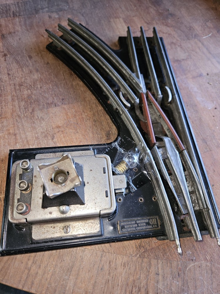 LIONEL REMOTE LEFT TURNOUT, UNTESTED