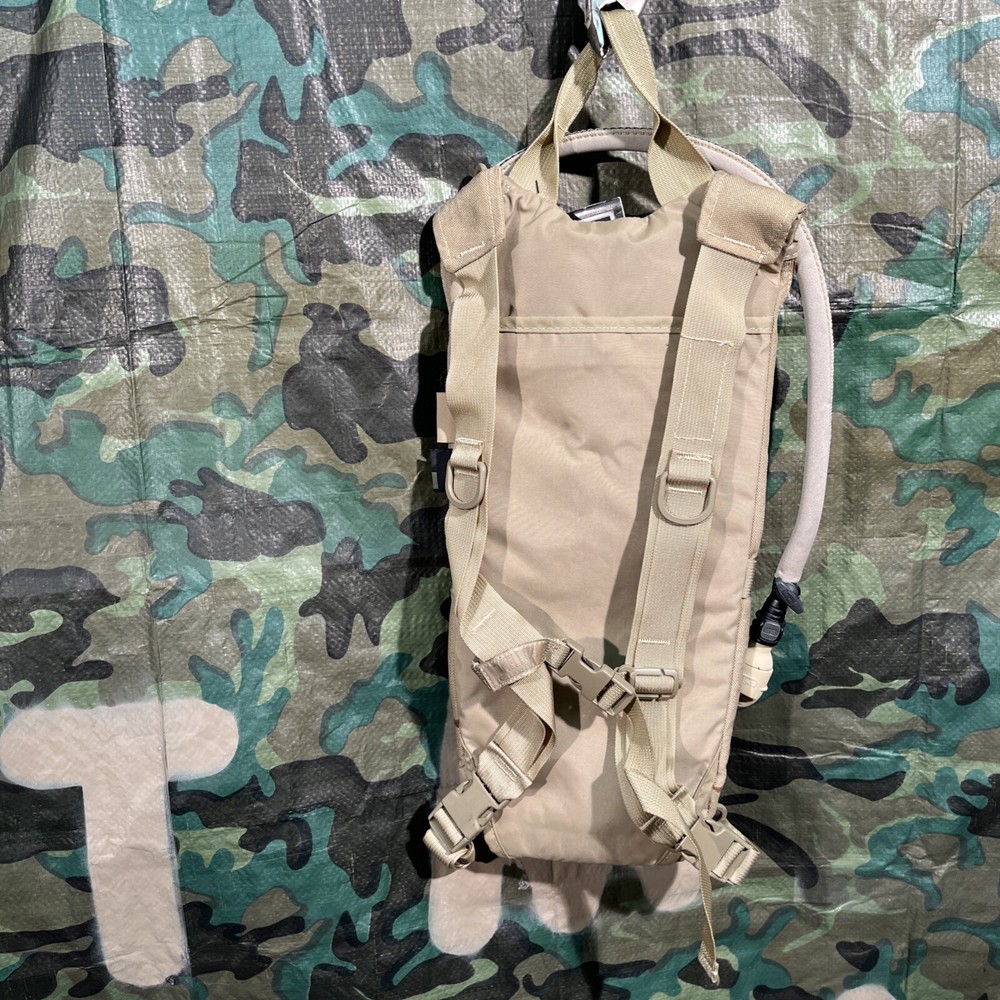 Desert DCU Camo Camelbak Hydration System Carrier Pack 100 Oz 3L With Bladder