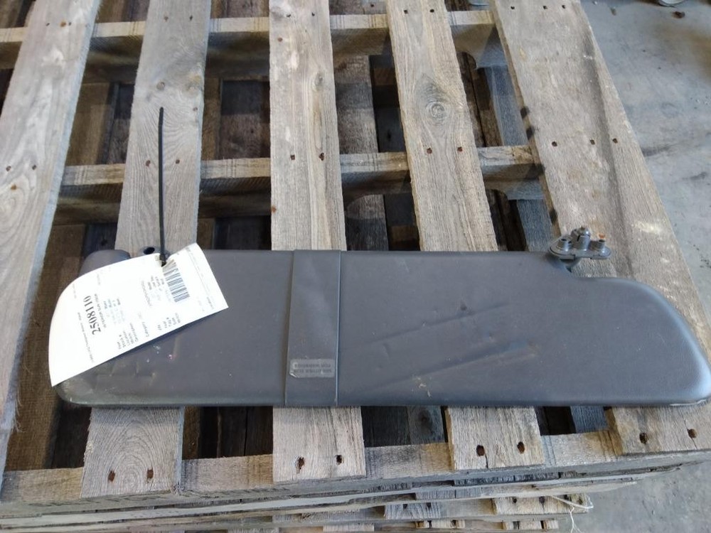 Replaces NA 2017 PETERBILT 579 INTERIOR SUN VISOR ,  MN