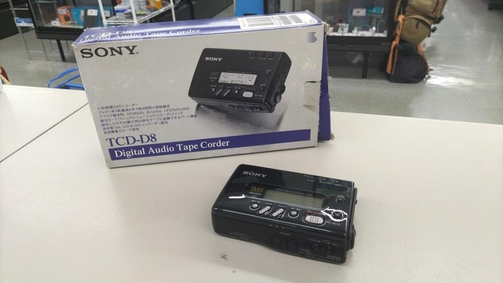 Sony TCD-D8 DAT Walkman Portable Recorder